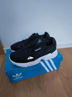 Adidas Falcon, Größe 38, schwarz-weiß Nordrhein-Westfalen - Hürth Vorschau