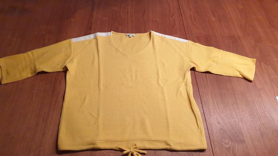 Damen Pullover,  Größe 36 / 38 bzw. S / M, gelb, weiss, Shirt, Oberteil in Steinfeld