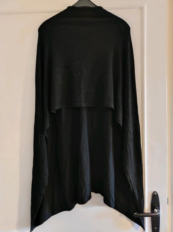 Poncho, Gr. One Size in schwarz in Brandenburg an der Havel