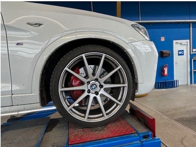 BMW BREMBO 4-Kolben M-Performance Bremsen Set X3 F25 in Bayern - Bad  Neustadt a.d. Saale, Ersatz- & Reparaturteile