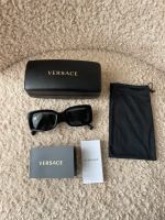 Versace neue schwarze eckige Sonnenbrille mit goldenem Logo München - Schwabing-West Vorschau