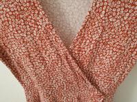 Kleid mit Blumen Pull&Bear Gr. 36 / M rot-braun luftig Hannover - Döhren-Wülfel Vorschau