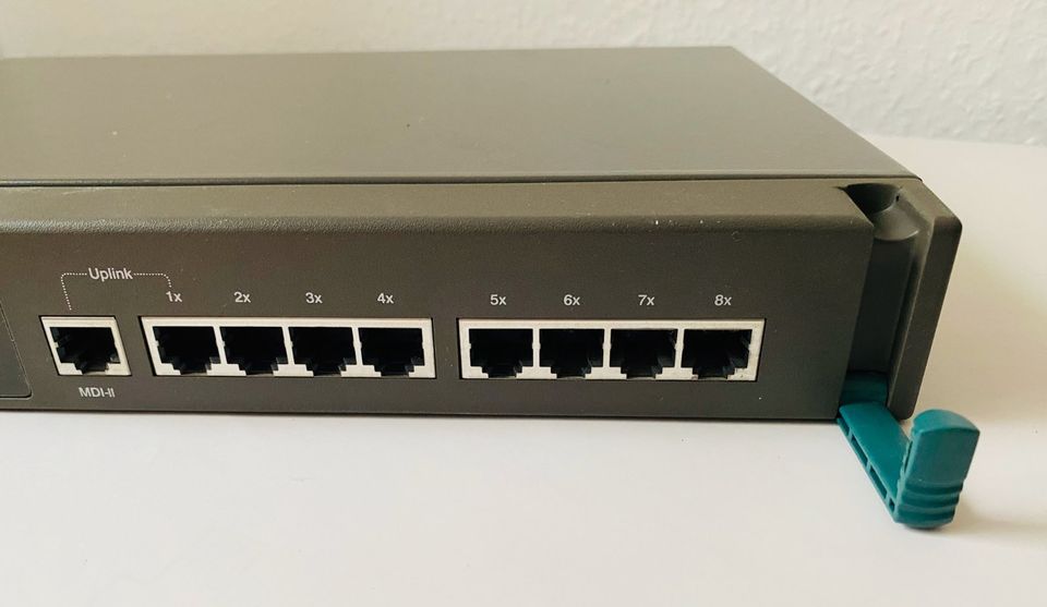 D-Link DFE-808, 8-Port Layer Switch, 100Base-TX Fast Ethernet Hub in Stahnsdorf