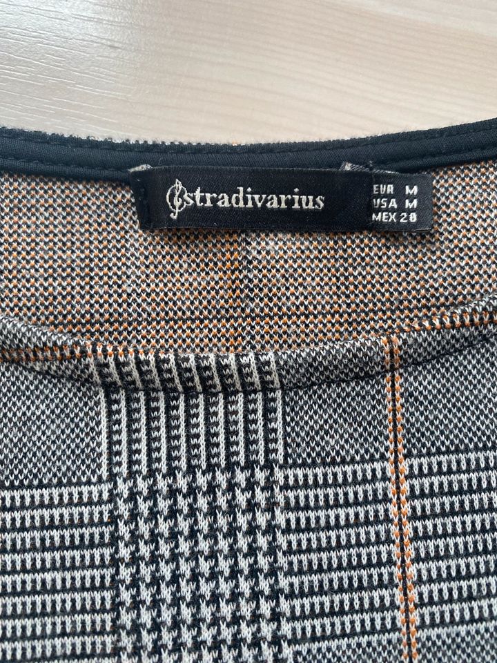 Kleid Größe M -Stradivarius in Erlenbach