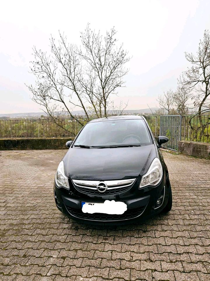 Opel D Colour Edition in Kelsterbach