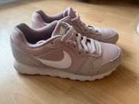 Nike MD Runner 2 Gr. 38, rosa, selten getragen Hessen - Schwalbach a. Taunus Vorschau