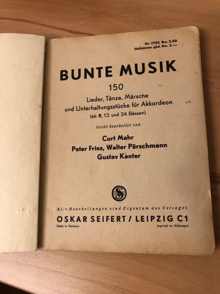 Bunte Musik, 150 Lieder und Tänze für Akkordeon (Nachkriegszeit) in Schulzendorf bei Eichwalde