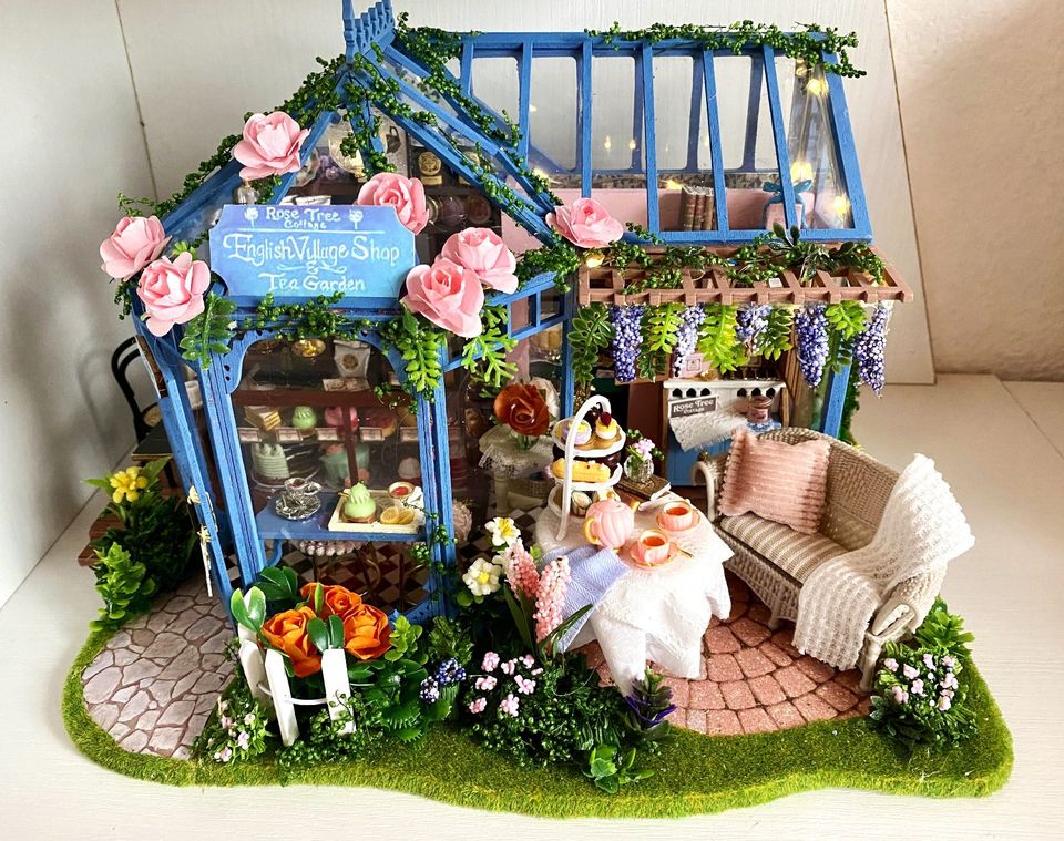 DIY Miniatur "English Village Shop" Rosengarten mit Licht + Musik in Kaiserslautern