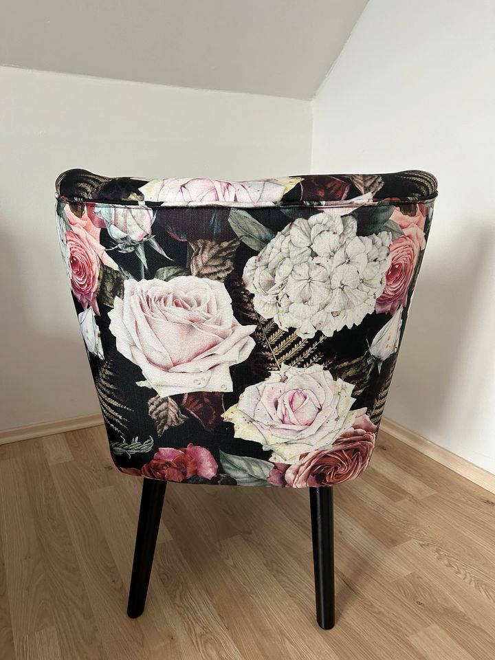 Sessel mit Blumenmuster in Sehnde