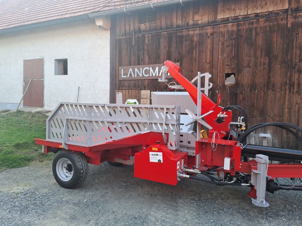 Holzspalter Lancman liegend XLE 32C Xtrm mit Fahrwerk Zapfwelle in Schönsee