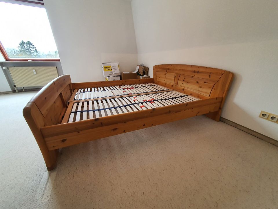 Doppelbett aus Holz (Eiche, gelaugt, geölt) inkl. 2 Lattenrosten in Hamburg