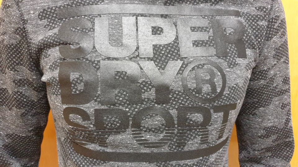 SUPERDRY Sweatshirt SPORT GYMTECH Gr. M - TOP!!! in Mühlau