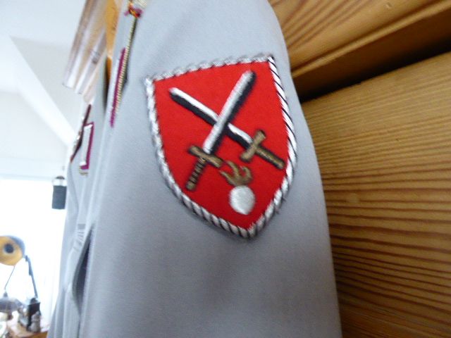 Bundeswehr Uniform Jacke mit Barett mit Auszeichnung in Bad Breisig 