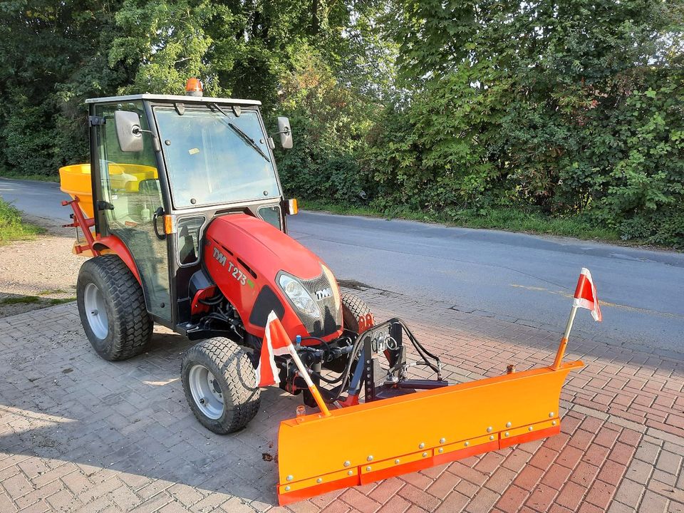 Winterdienst Traktor Schnee TYM T 273 Allrad Kabine Hydrostat in Haltern am See