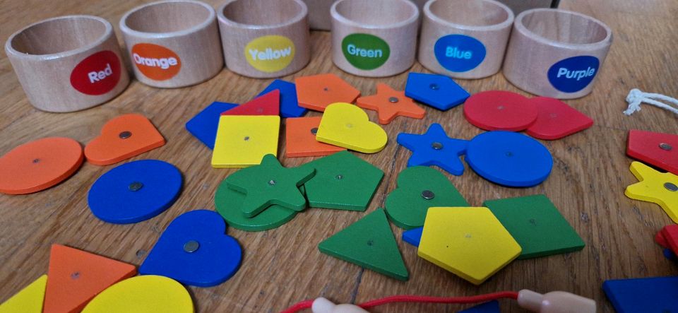 Montessori Farben und Formen Sortieren Angespiel in Welzheim