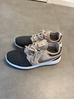 Nike Turnschuh gold grau beige Gr. 38,5 Bayern - Geretsried Vorschau
