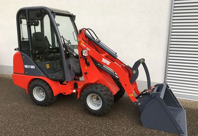 Toyo Hoflader Radlader 826-III Kabine Stage V Kubota 1t Hubkraft in Gifhorn