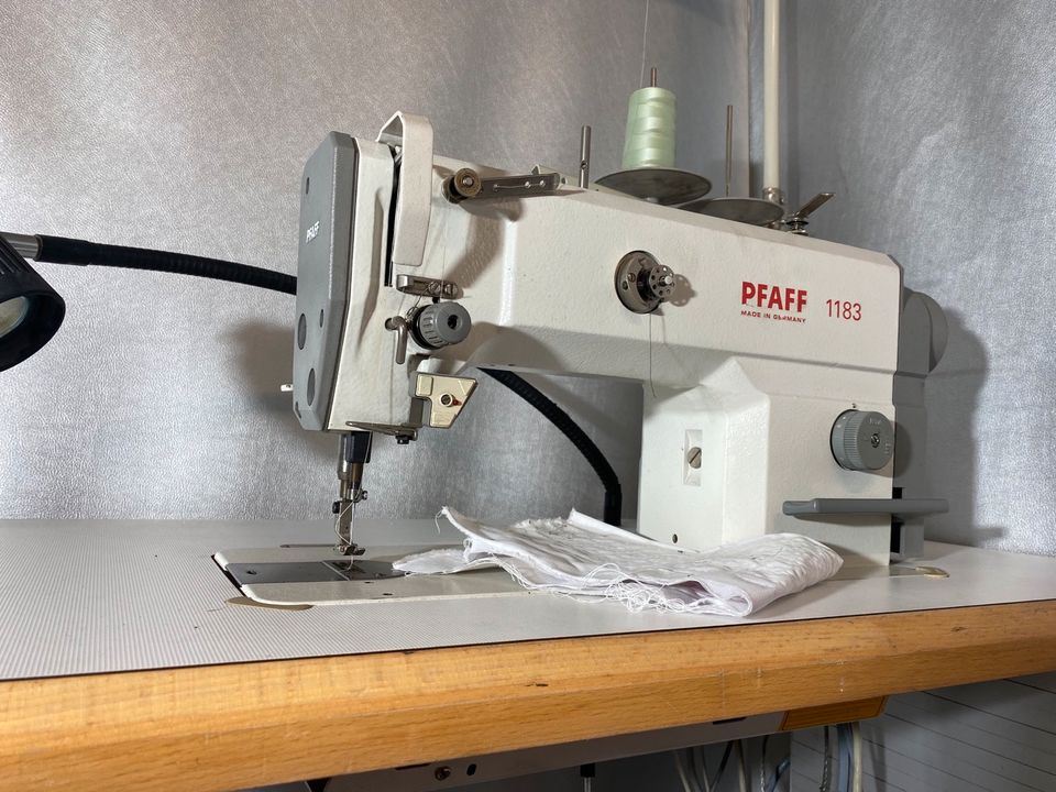 Pfaff 1183 Industrie Nähmaschine Textil Fadenabschneider in Weißenfels
