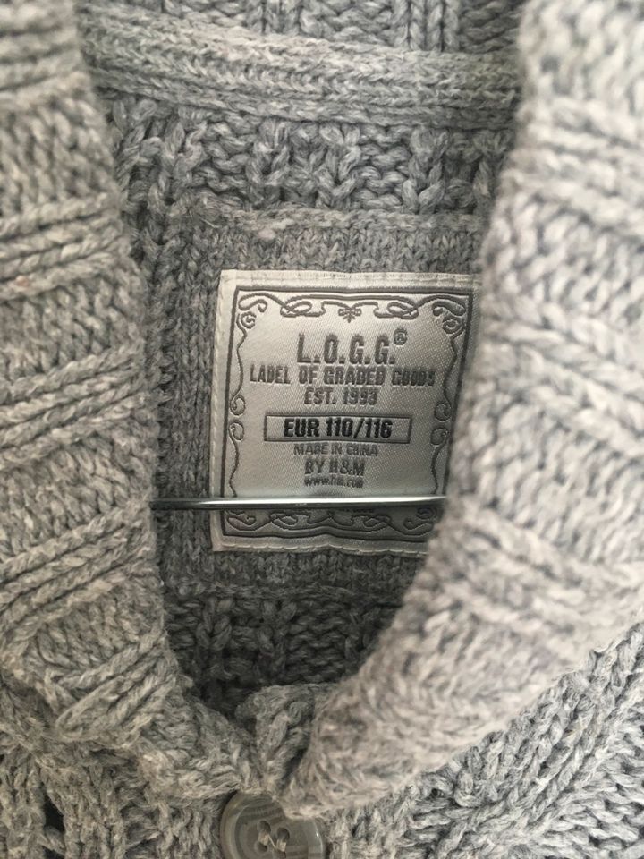 Kurzärmlige Strickjacke von H&M in der Größe 110/116 in Molfsee