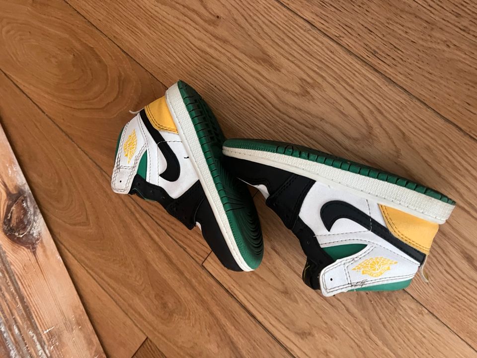 Kinderschuhe jordan 1 oakland gr. 27 in Berlin