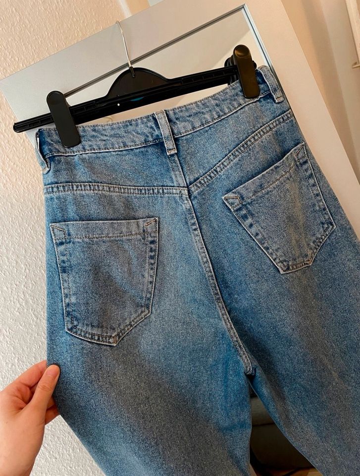 Blaue Jeans Reserved Größe 38 (10) in Wuppertal