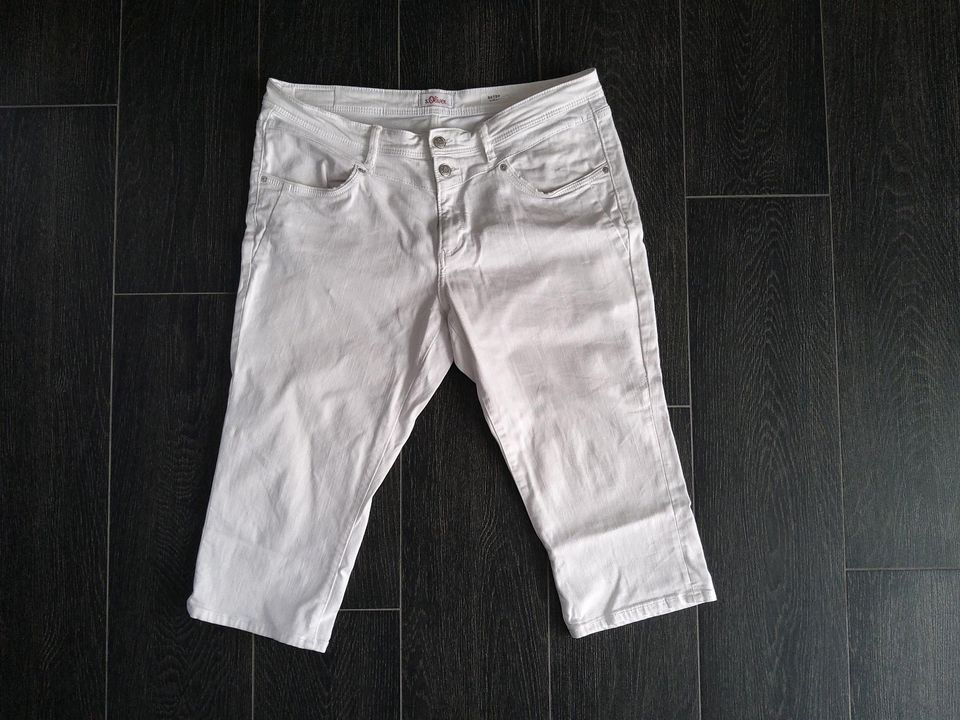 Jeans Caprilänge weiß von s.Oliver Gr.44 in Gifhorn