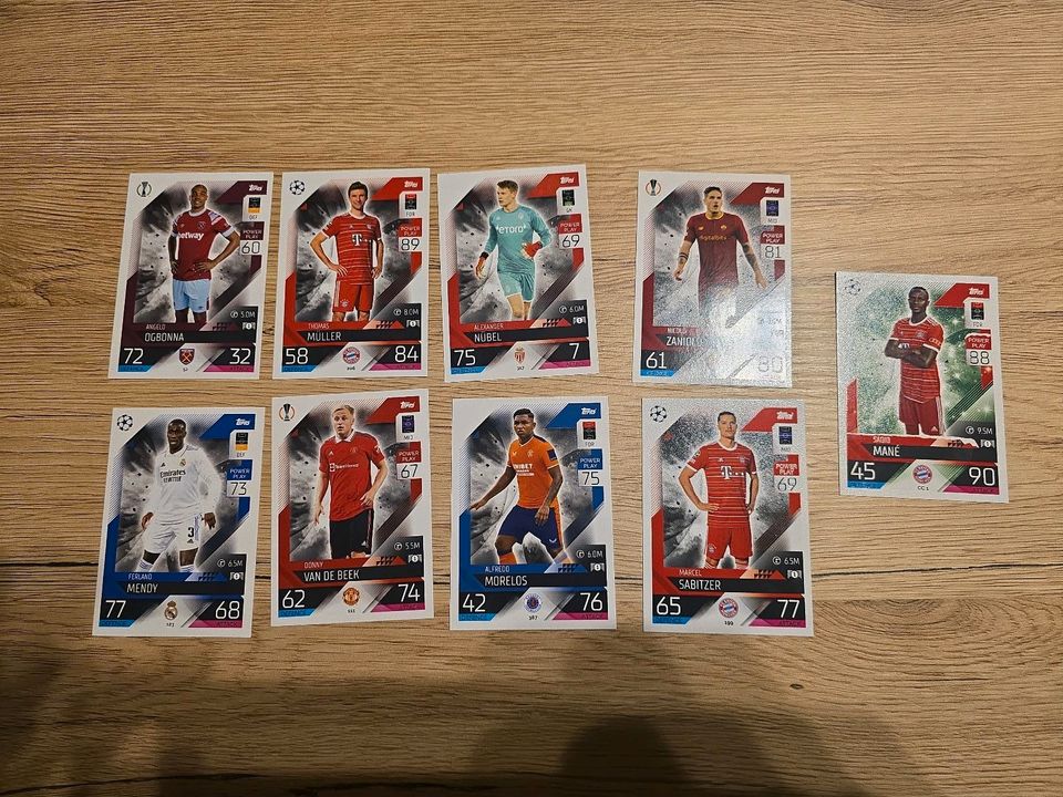 9 verschiedene Topps Match Attax im Bündel in Dittweiler