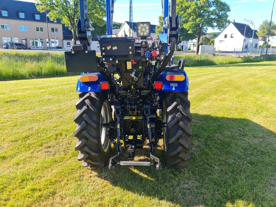 Kleintraktor Farmtrac 26 Allrad+Frontlader (Escorts Kubota) in Arzfeld