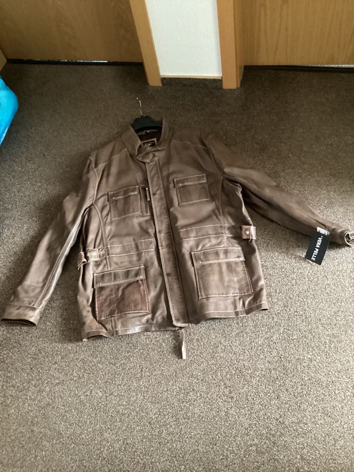 Lederjacke braun (Taupe) Gr.68,ungetragen, zu groß gekauft. in Vetschau