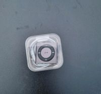 iPod schwarz mit Kopfhörern Niedersachsen - Braunschweig Vorschau