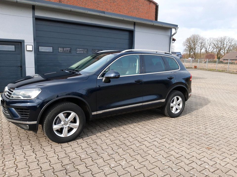 VW Touareg V6 TDI BMT AHK / Mwst ausweisbar in Löningen