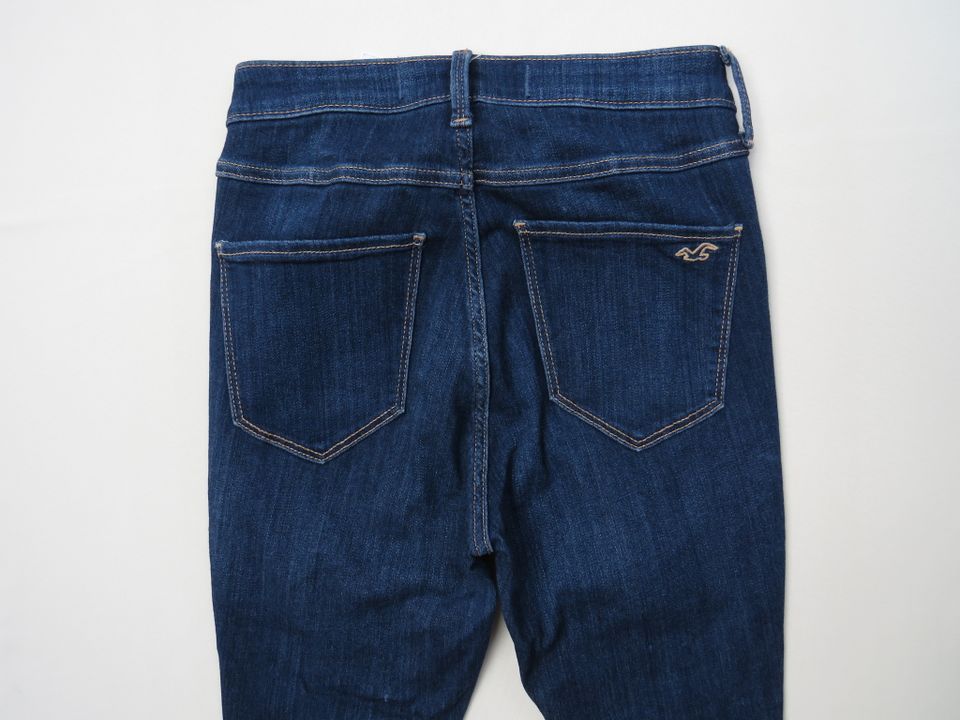 dunkelblaue Jeans von Hollister, Gr. 34 (W26 / L26) in Thyrnau