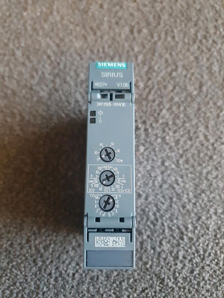 Siemens Sirius Zeitrelais time relay  4011209943513 3RP2505-1BW30 in Koblenz