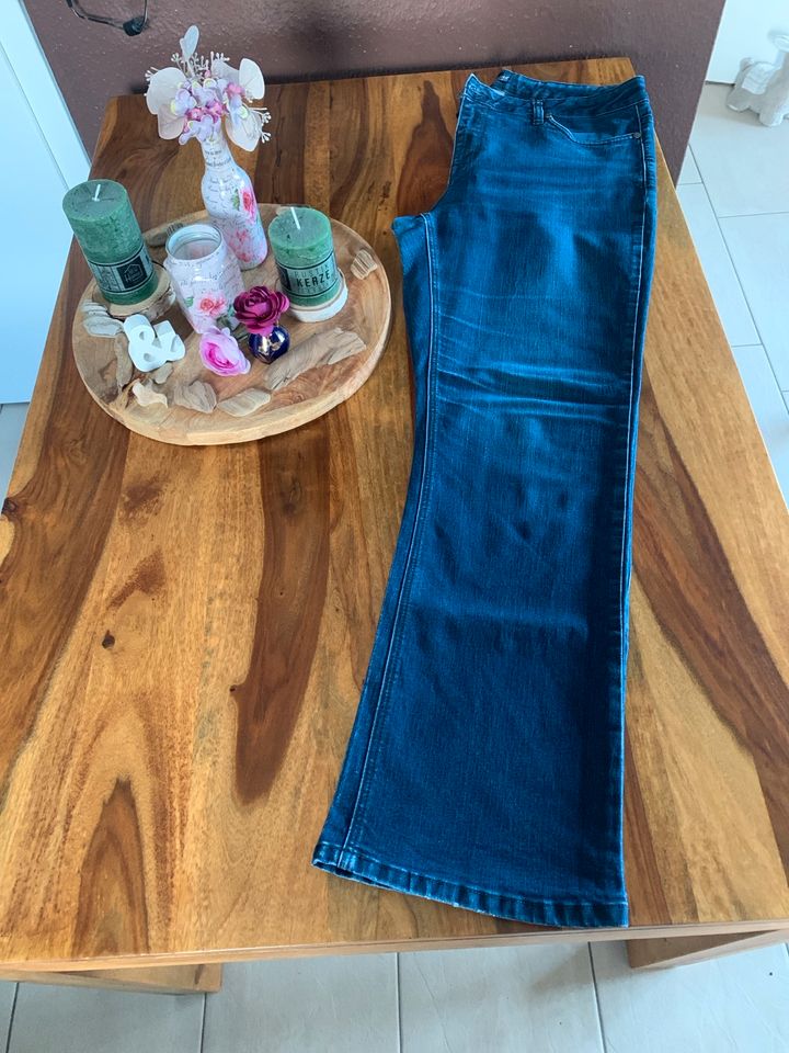 Jeanshose/ Bootcut/ Gr. 46/ Stretchqualität in Pansdorf