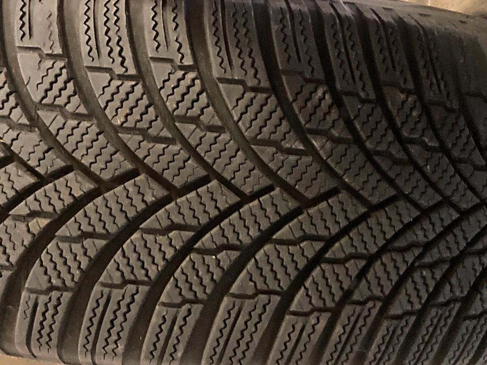 BMW X3 Winterreifen 225/60 R18 auf Alufelge - wenig gefahren in Odenthal