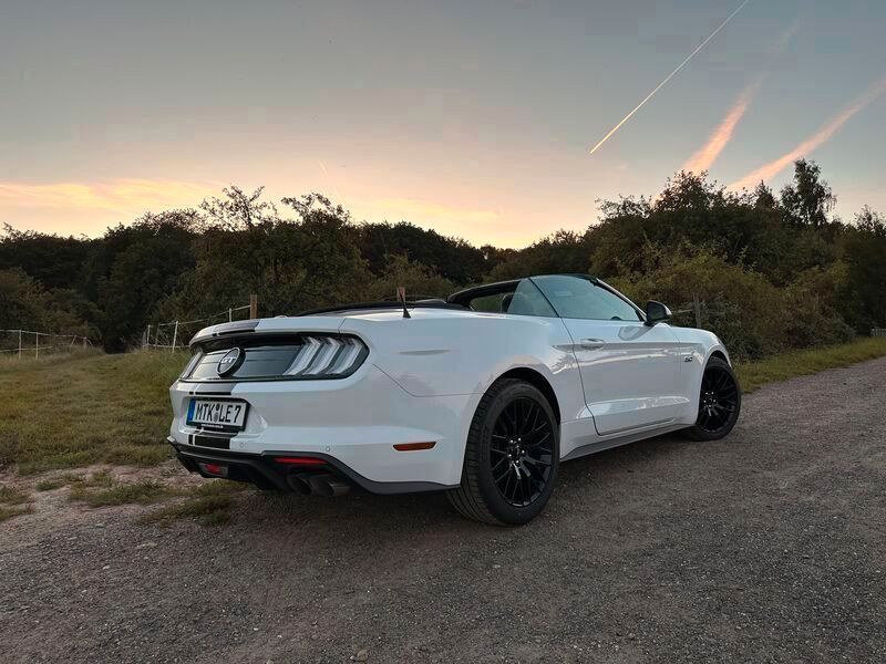 Unvergessliches Fahrerlebnis verschenken - Ford Mustang V8 mieten in Hattersheim am Main