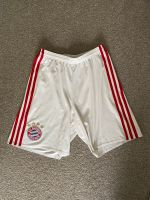 Hose Adidas weiß FC Bayern Kinder Größe M Niedersachsen - Göttingen Vorschau