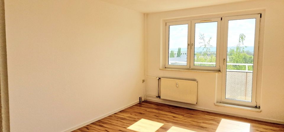 kleine 3 Zimmer Wohnung mit Aussicht vom Balkon! in Sangerhausen