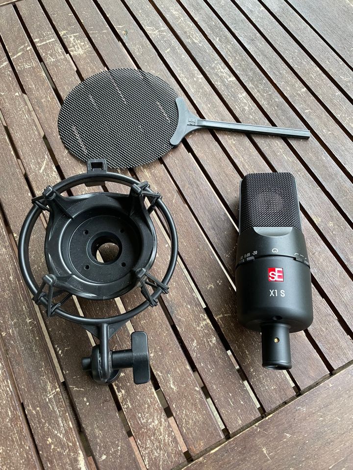 Großmembran Mikrofon mit Spinne Popschutz X1 S Voc Pack in Tuttlingen
