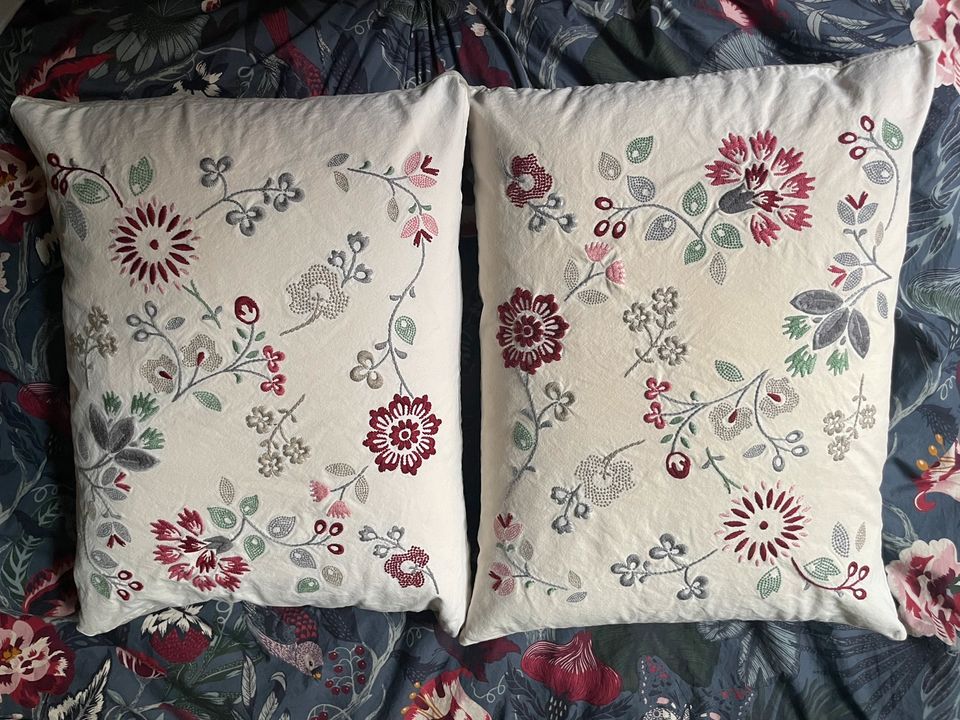 2 x Ikea Hedblomster Kissen 50x60 cm Blumen weiß grau in Berlin