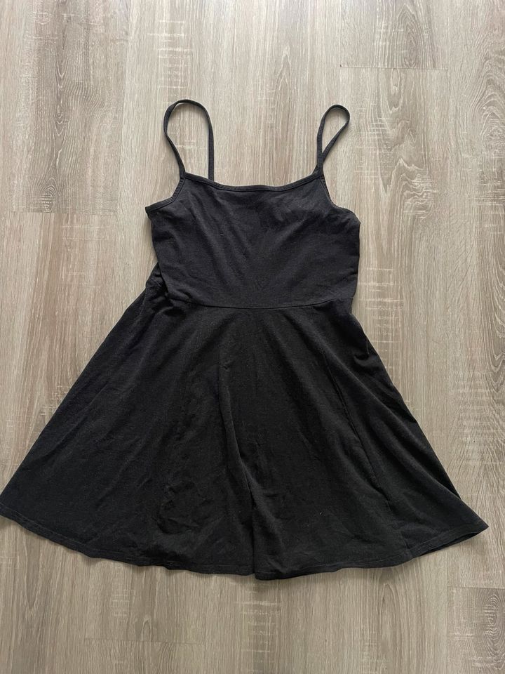 10 Teile Kleiderpaket Damen Gr M H&M, C&A, Amisu in Leverkusen