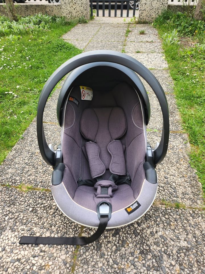 Stokke Kinderwagen und Maxi Cosi und Zubehör wie NEU in Berlin