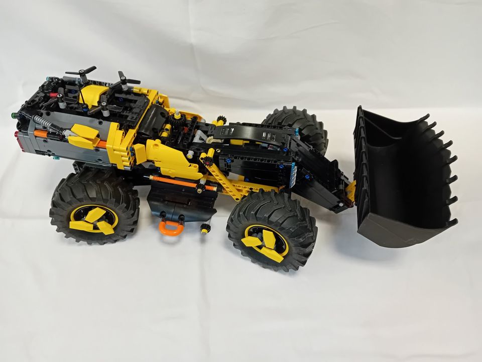 LEGO Technic 42081 Volvo Concept Wheel Loader ZEUX mit BA & OVP in Leipzig