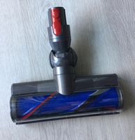 Dyson V8 Elektro/Hartbürste Direktantrieb Neuwertiger zustand! Bayern - Landshut Vorschau