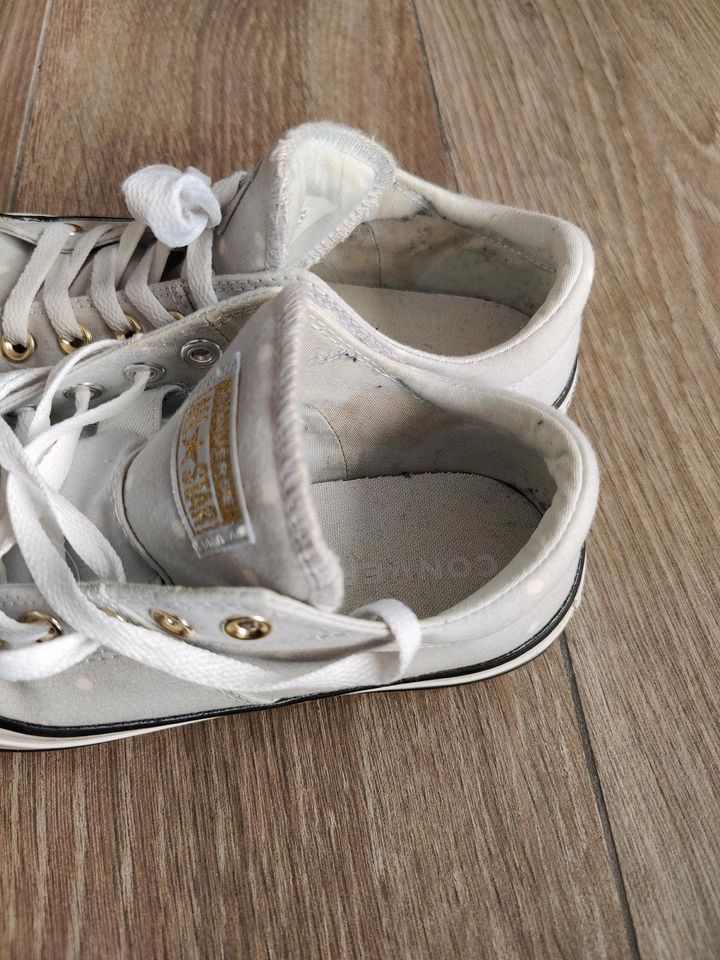 Grau gepunkteter Converse Halbschuh in Metelen