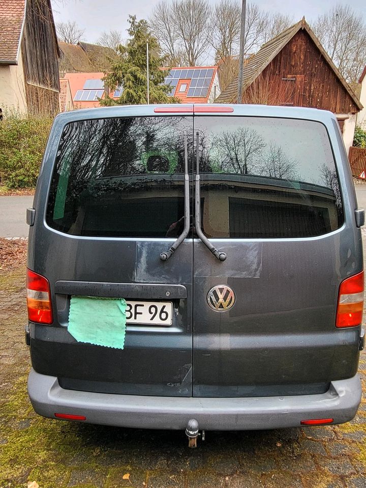 Volkswagen T5 in Neuhof an der Zenn