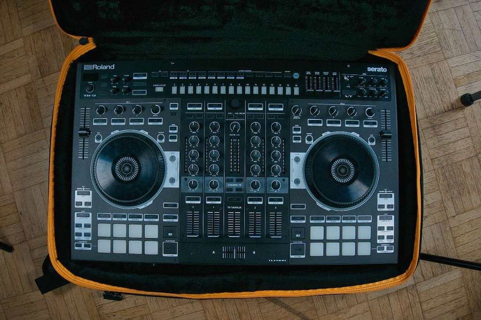 Top Zustand Roland DJ808 DJ Controller | Serato DJ Pro in Aachen