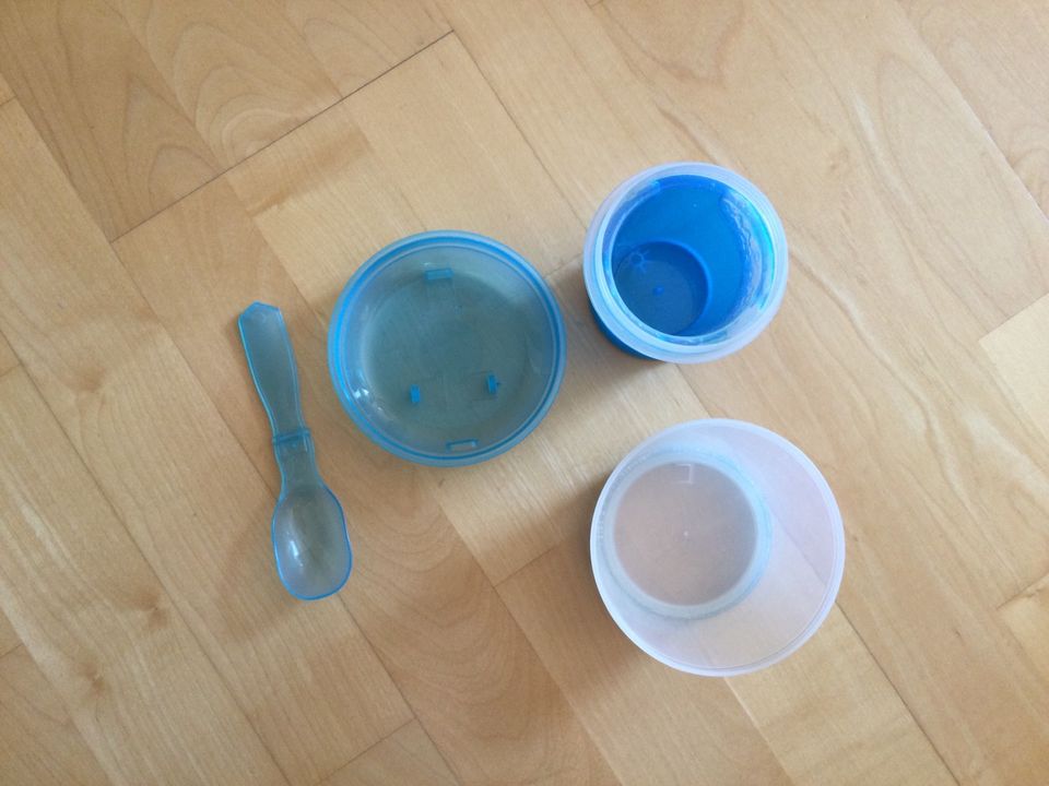 Müsli; Joghurt To Go Becher blau mit Kühlfunktion und Löffel TOP in Ebhausen