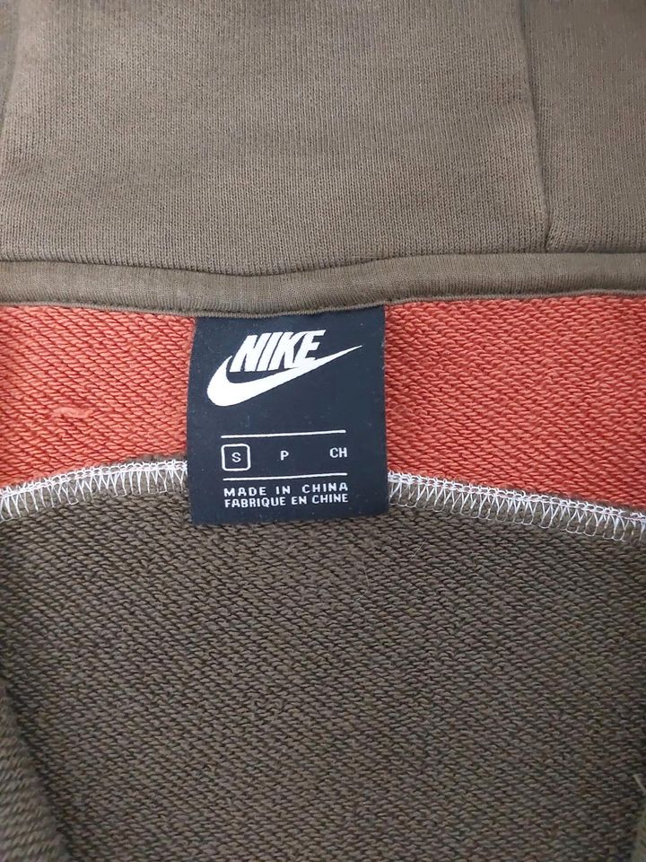 Nike Pullover Größe S grün in Essen