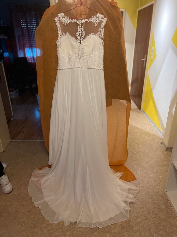 Brautkleid Größe 44 in Offenburg